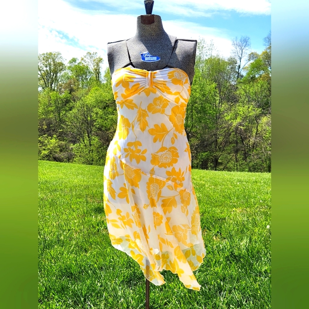 STRAPLESS SUNDRESS YELLOW AND WHITE FLOWER PRINT. SZ: SM
